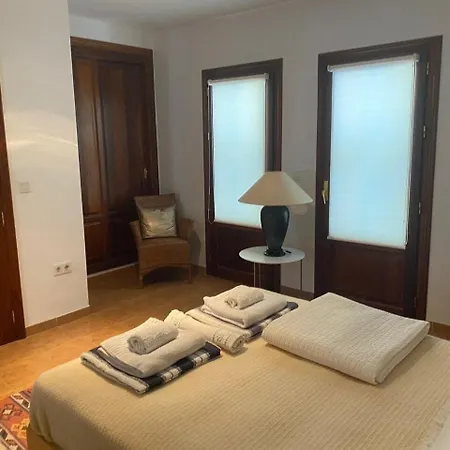 - Caletta - 4 Bedroom - Sleeps 8 - R954