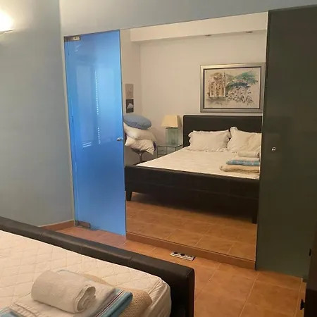 - Caletta - 4 Bedroom - Sleeps 8 - R954