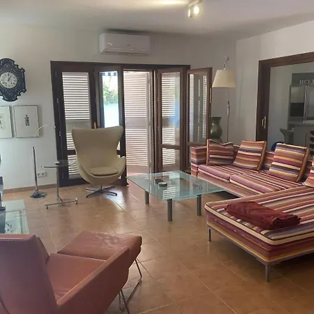 - Caletta - 4 Bedroom - Sleeps 8 - R954