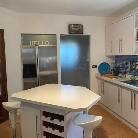 Apartment - Caletta - 4 Bedroom - Sleeps 8 - R954 *