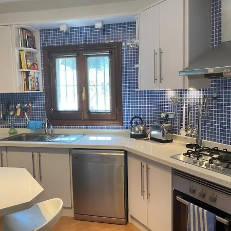 - Caletta - 4 Bedroom - Sleeps 8 - R954 *