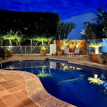 Apartment - Caletta - 4 Bedroom - Sleeps 8 - R954 *